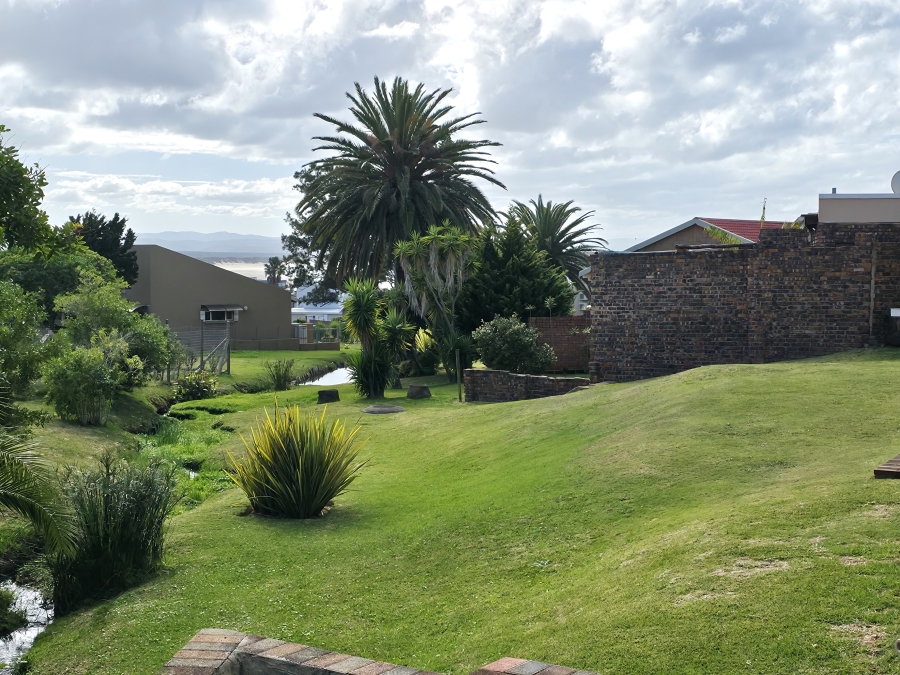 5 Bedroom Property for Sale in Wavecrest Eastern Cape